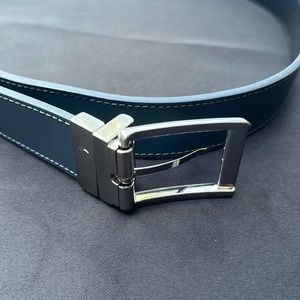 Nike Golf genuine leather reversible belt both black leather and gray leather.